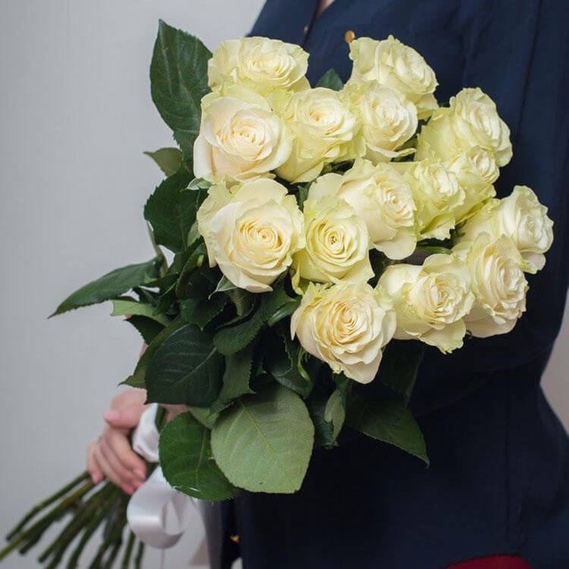 15 білих троянд 22669 фото