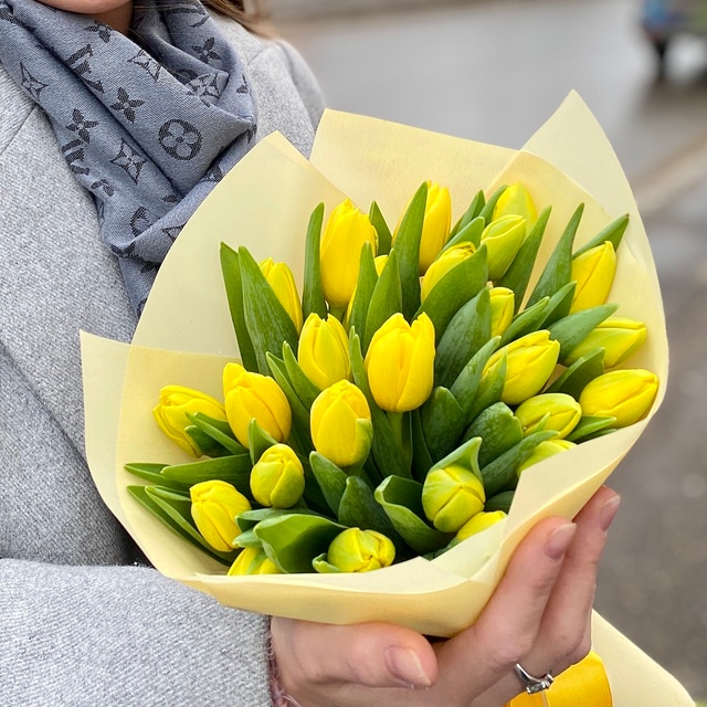 25 жовтих тюльпанів 004 фото