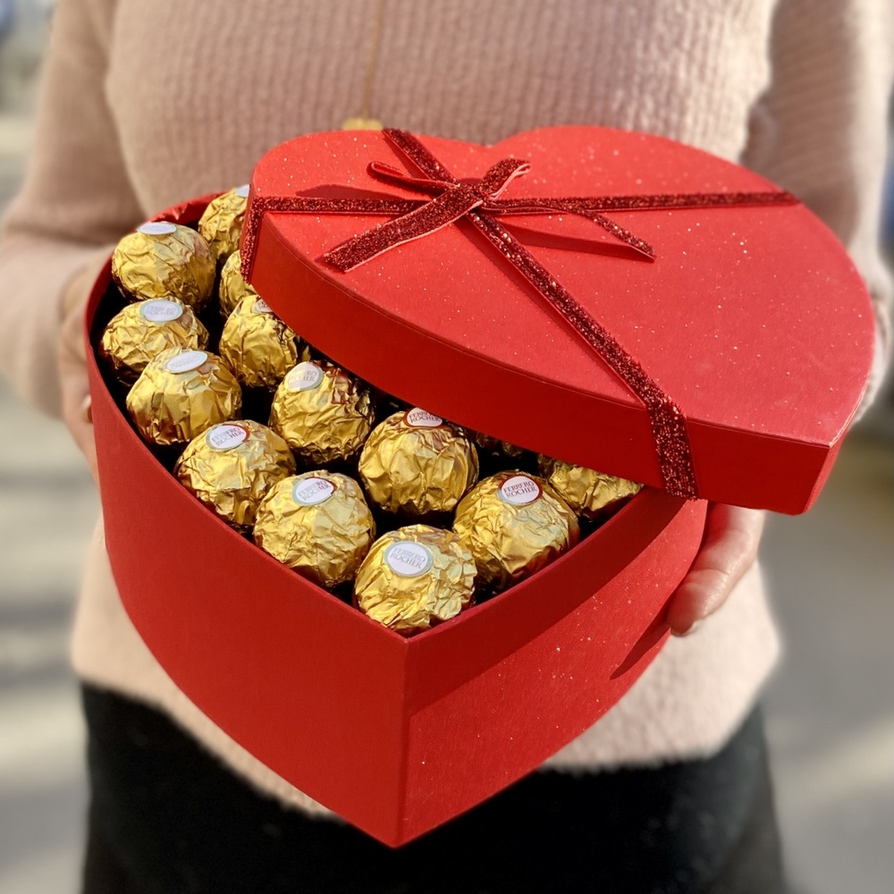 Коробка с конфетами Ферреро Роше 337 фото