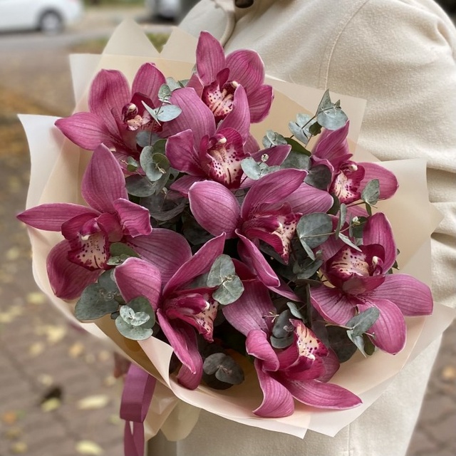 Букет з темно-рожевої орхідеї 09011 фото