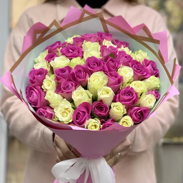 51 троянда білого та рожевого кольорів 532 фото
